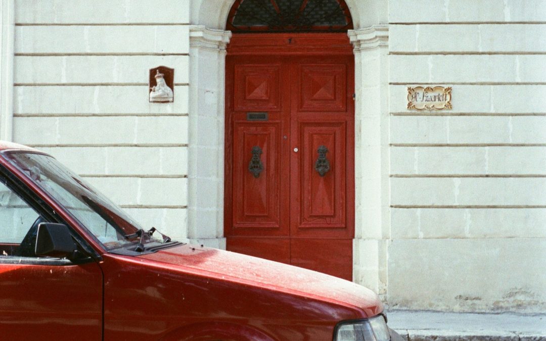 Front Doors For Homes On Busy Roads: Airflow Without Feeling Exposed